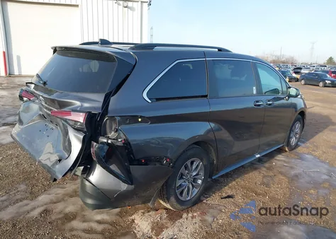 2025 Toyota Sienna Xle z USA, uszkodzony, nr VIN 5TDJSKFC5SS212582